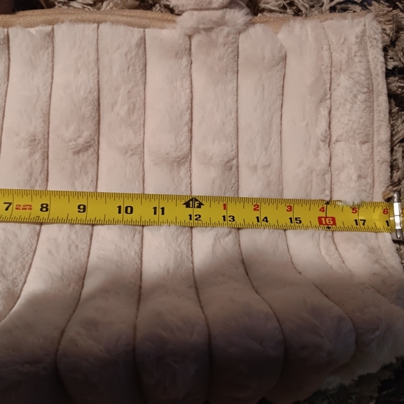 Chic Cream Faux Fur Tote Bag - Picture 8 of 8